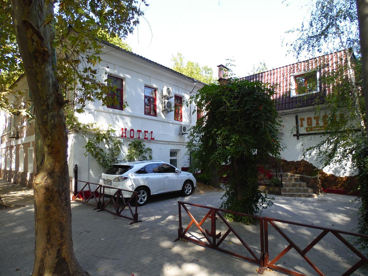 Hotel Na Admirala Makarova à Mykolaïv Extérieur photo